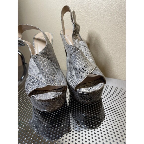 Heart In D Snake Skin Print Heels Size 7 - Picture 1 of 6